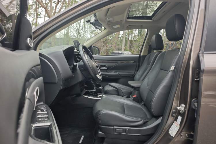 Used Mitsubishi Outlander 2018 2.0L Two-Wheel Drive Glory Edition 5 Seats Instrument Cluster