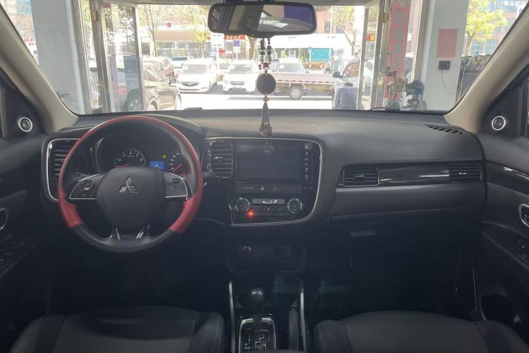 Used Mitsubishi Outlander 2018 2.0L Two-Wheel Drive Glory Edition 5 Seats Interior 1