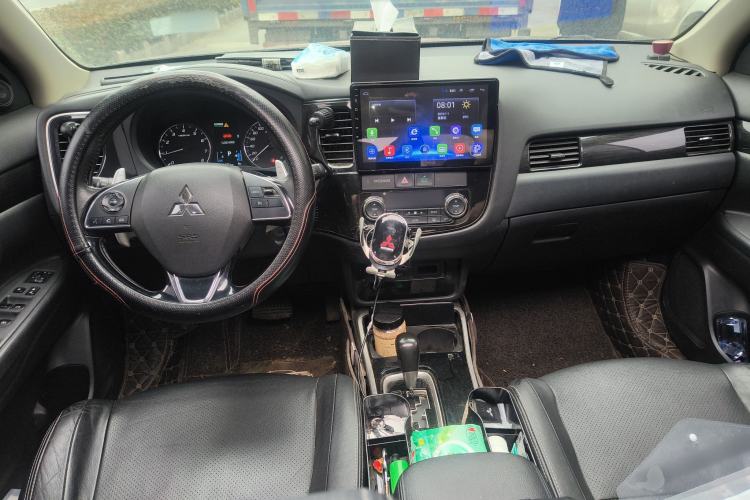 Used Mitsubishi Outlander 2018 2.4L 4x4 Luxury Edition 7-Seater Interior 2
