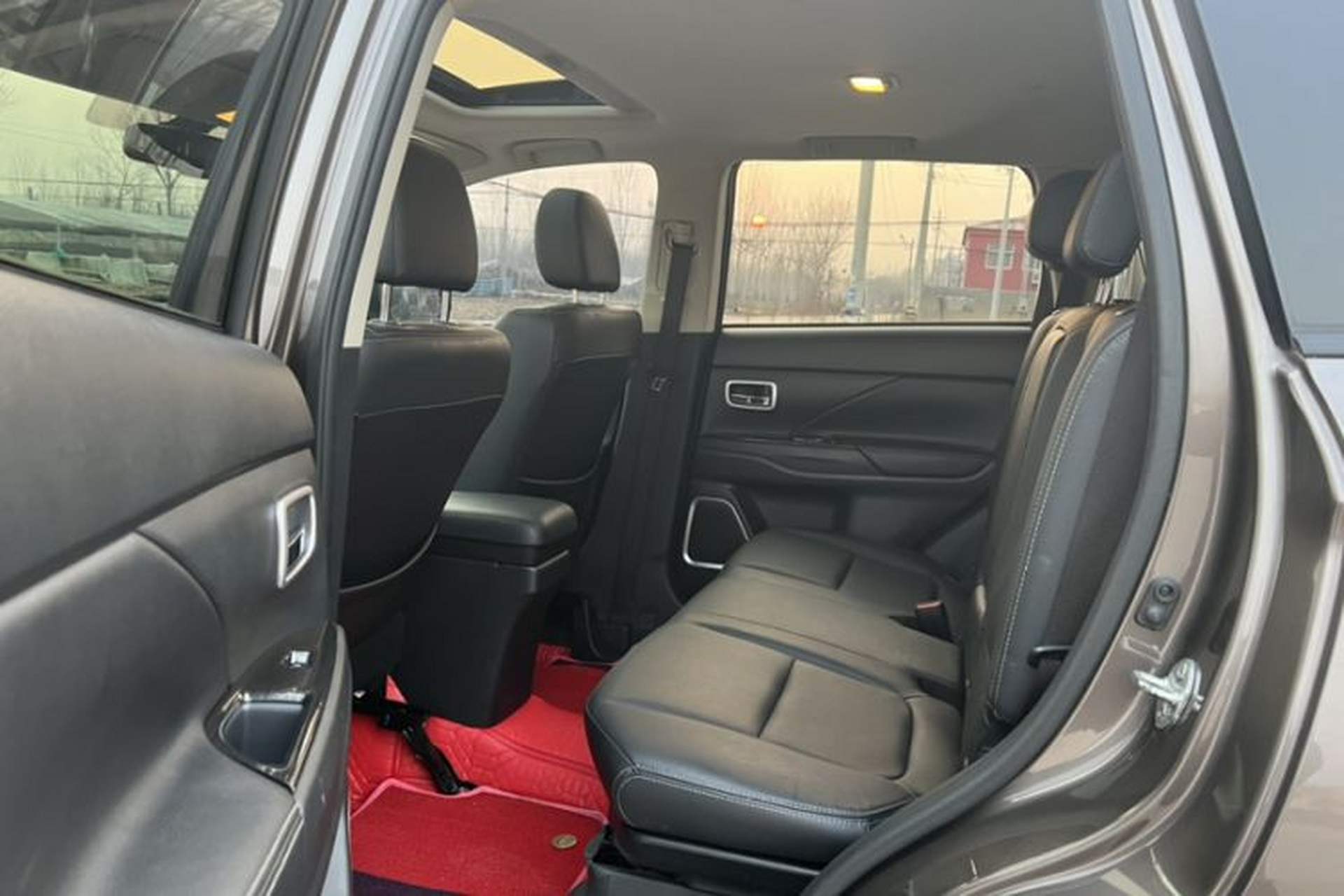 Used Mitsubishi Outlander 2018 2.0L Two-Wheel Drive Glory Edition 5 Seats Interior 3
