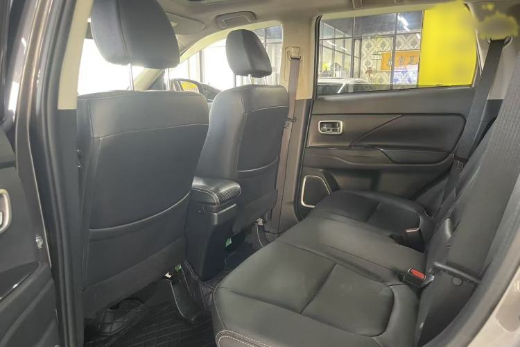 Used Mitsubishi Outlander 2018 2.0L Two-Wheel Drive Glory Edition 5 Seats Interior 3