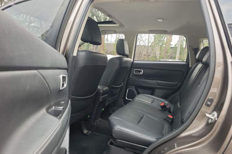 Used Mitsubishi Outlander 2018 2.0L Two-Wheel Drive Glory Edition 5 Seats Interior 3