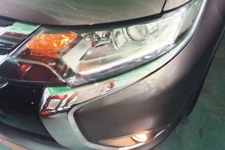Used Mitsubishi Outlander 2018 2.0L Two-Wheel Drive Glory Edition 5 Seats Left Front Headlight