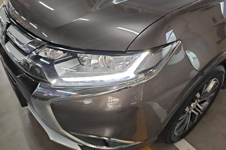 Used Mitsubishi Outlander 2018 2.0L Two-Wheel-Drive Jiale Edition 7-Seater Left Front Headlight