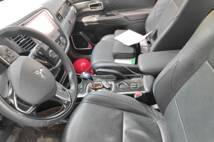Used Mitsubishi Outlander  Left Front Seat