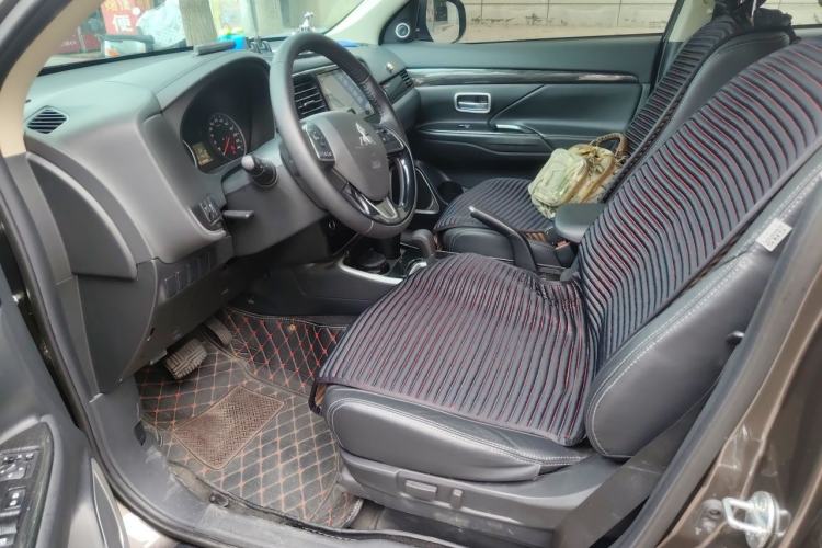 Used Mitsubishi Outlander 2018 2.0L Two-Wheel Drive Glory Edition 5 Seats Left Front Seat