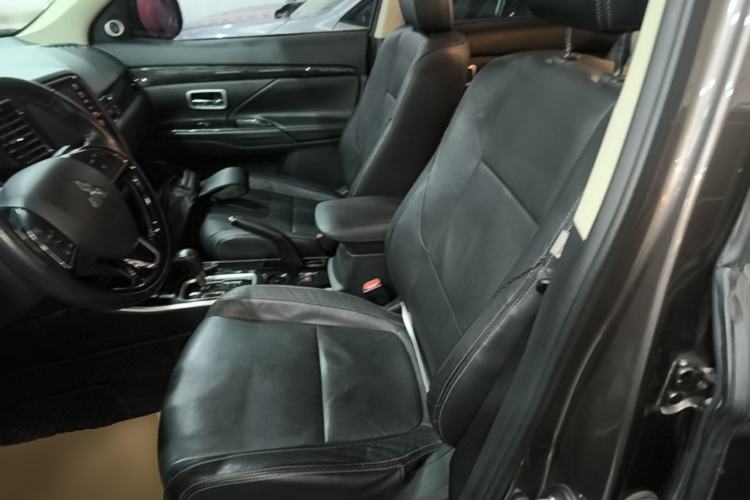 Used Mitsubishi Outlander 2018 2.0L Two-Wheel-Drive Jiale Edition 7-Seater Left Front Seat