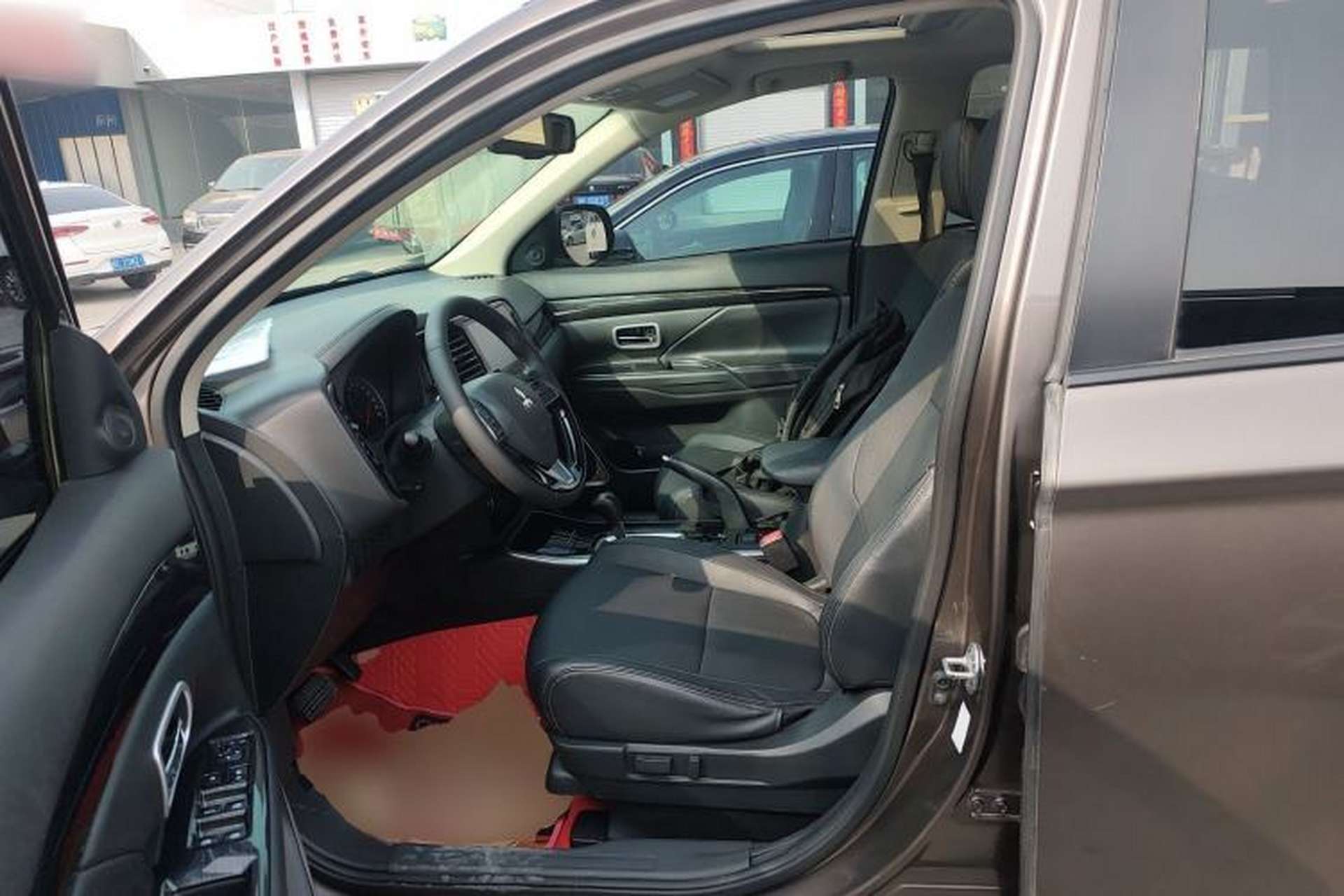 Used Mitsubishi Outlander 2018 2.0L Two-Wheel Drive Glory Edition 5 Seats Left Front Seat