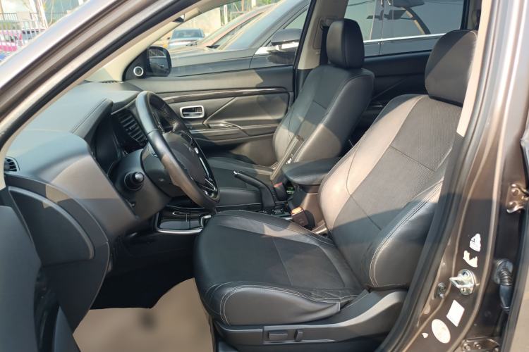 Used Mitsubishi Outlander 2018 2.0L Two-Wheel-Drive Jiale Edition 7-Seater Left Front Seat