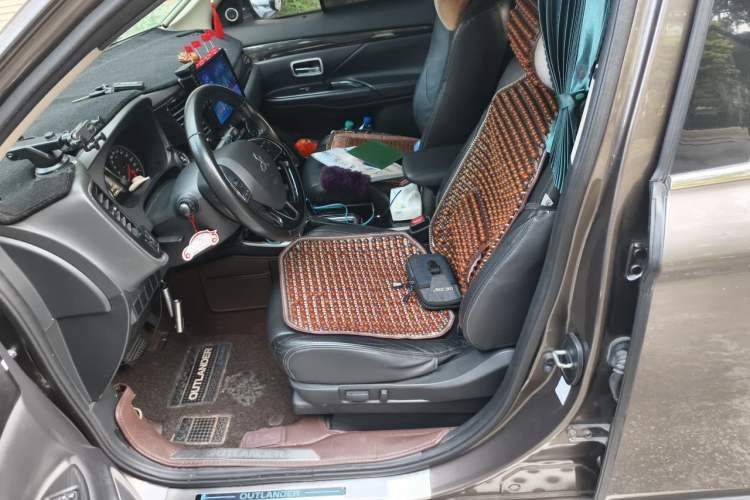 Used Mitsubishi Outlander 2018 2.0L Two-Wheel Drive Glory Edition 5 Seats Left Front Seat