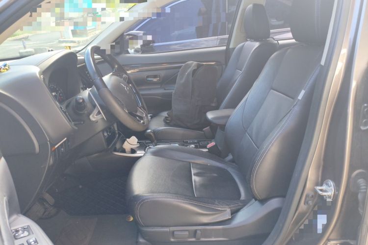 Used Mitsubishi Outlander 2018 2.4L 4x4 Elite Edition 5 Seats Left Front Seat