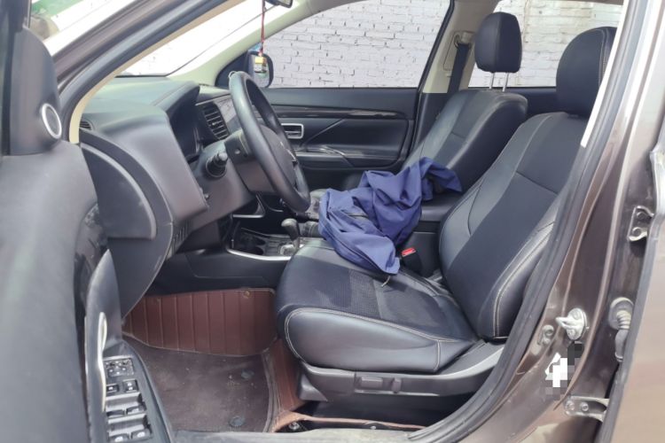Used Mitsubishi Outlander 2018 2.0L Two-Wheel Drive Glory Edition 5 Seats Left Front Seat