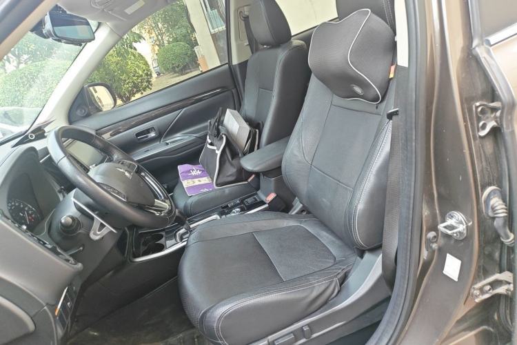 Used Mitsubishi Outlander 2018 2.4L 4x4 Elite Edition 5 Seats Left Front Seat