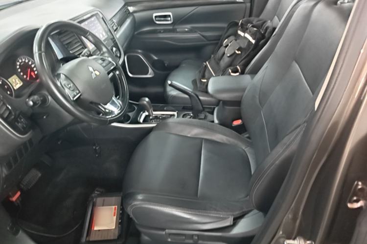 Used Mitsubishi Outlander 2018 2.0L Two-Wheel-Drive Jiale Edition 7-Seater Left Front Seat