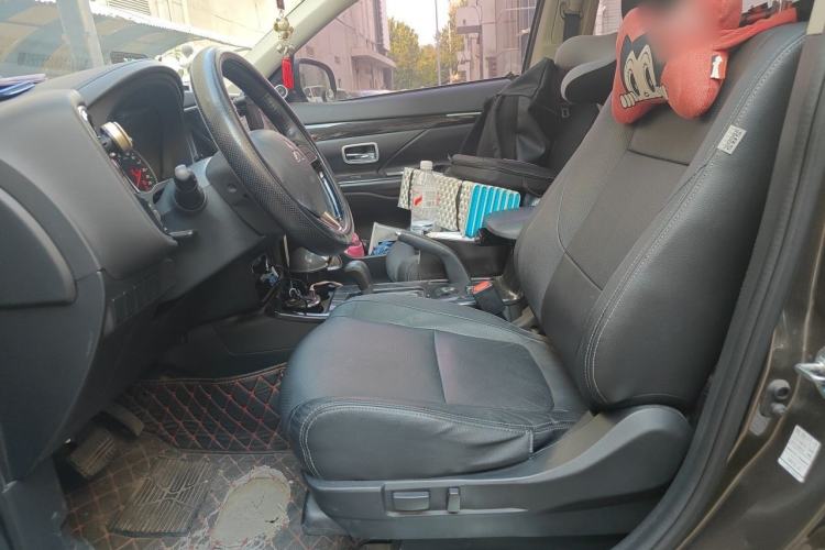 Used Mitsubishi Outlander 2018 2.0L Two-Wheel Drive Glory Edition 5 Seats Left Front Seat
