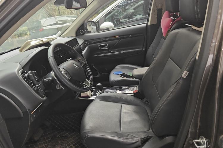 Used Mitsubishi Outlander 2018 2.4L 4x4 Prestige Edition 7 Seats Left Front Seat