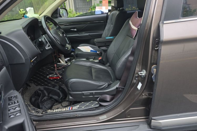 Used Mitsubishi Outlander 2018 2.4L 4x4 Prestige Edition 7 Seats Left Front Seat
