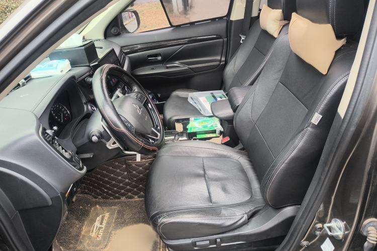 Used Mitsubishi Outlander 2018 2.4L 4x4 Luxury Edition 7-Seater Left Front Seat