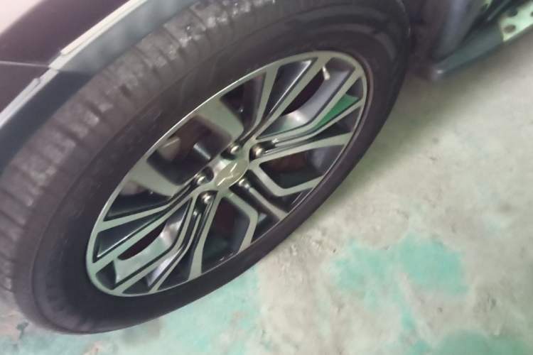 Used Mitsubishi Outlander 2018 2.0L Two-Wheel Drive Glory Edition 5 Seats Left Front Wheel Hub