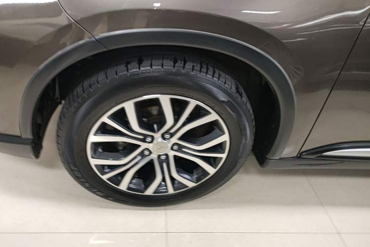 Used Mitsubishi Outlander 2018 2.0L Two-Wheel Drive Glory Edition 5 Seats Left Front Wheel Hub