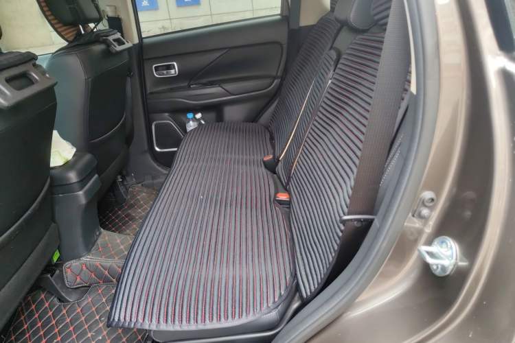 Used Mitsubishi Outlander 2018 2.0L Two-Wheel Drive Glory Edition 5 Seats Left Rear Seat