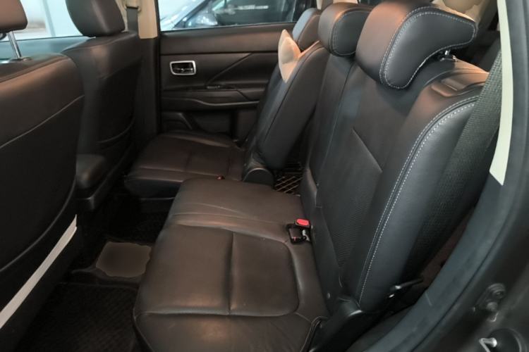 Used Mitsubishi Outlander 2018 2.0L Two-Wheel-Drive Jiale Edition 7-Seater Left Rear Seat