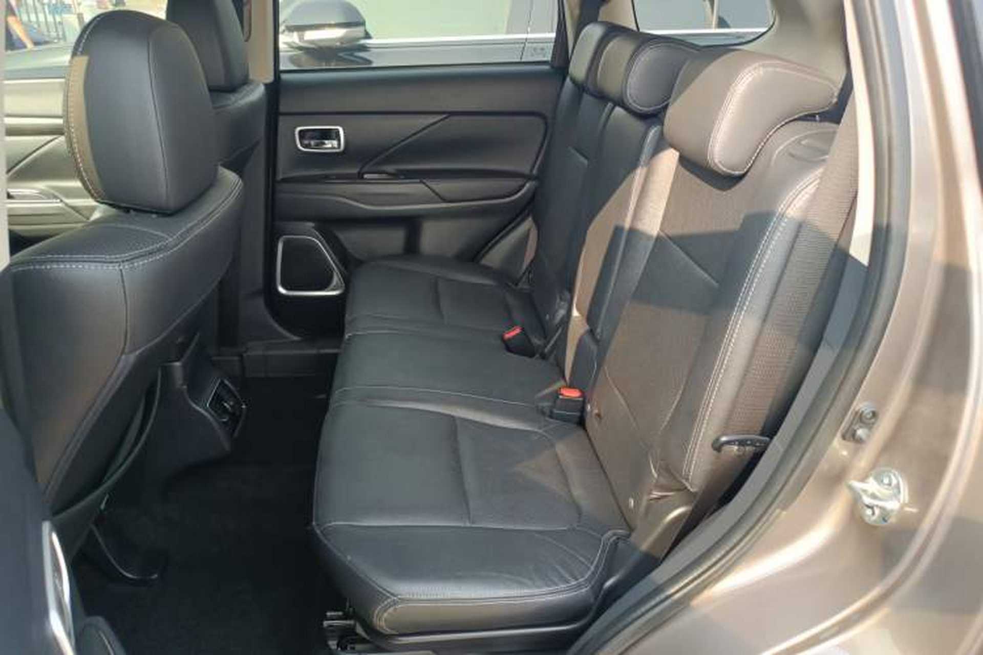 Used Mitsubishi Outlander 2018 2.0L Two-Wheel-Drive Jiale Edition 7-Seater Left Rear Seat