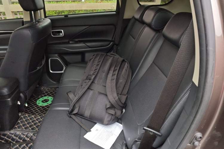 Used Mitsubishi Outlander 2018 2.4L 4x4 Elite Edition 5 Seats Left Rear Seat
