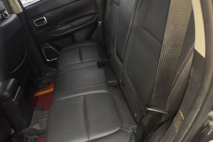 Used Mitsubishi Outlander 2018 2.4L 4x4 Elite Edition 5 Seats Left Rear Seat