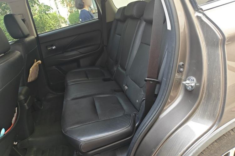 Used Mitsubishi Outlander 2018 2.4L 4x4 Elite Edition 5 Seats Left Rear Seat