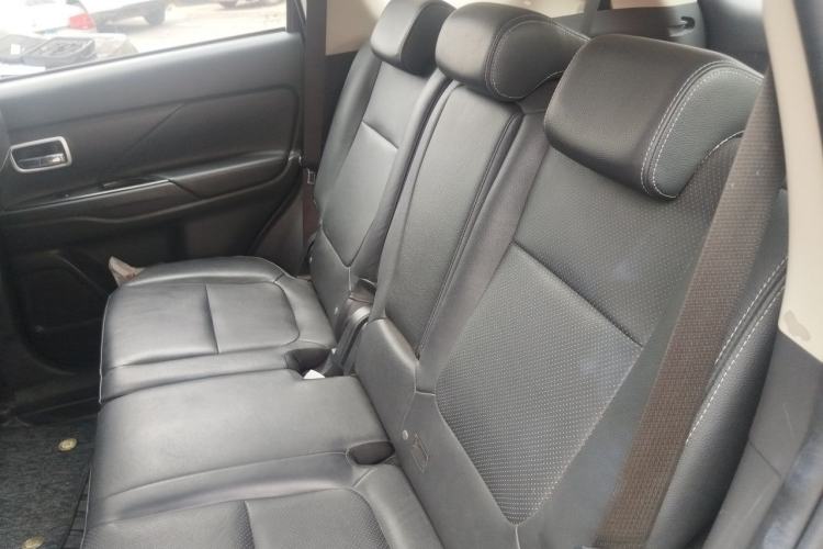 Used Mitsubishi Outlander 2018 2.4L 4x4 Luxury Edition 7-Seater Left Rear Seat