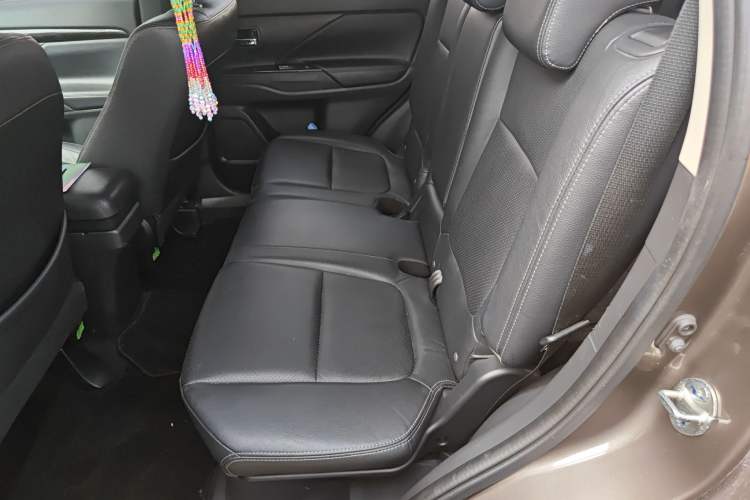 Used Mitsubishi Outlander 2018 2.4L 4x4 Luxury Edition 7-Seater Left Rear Seat
