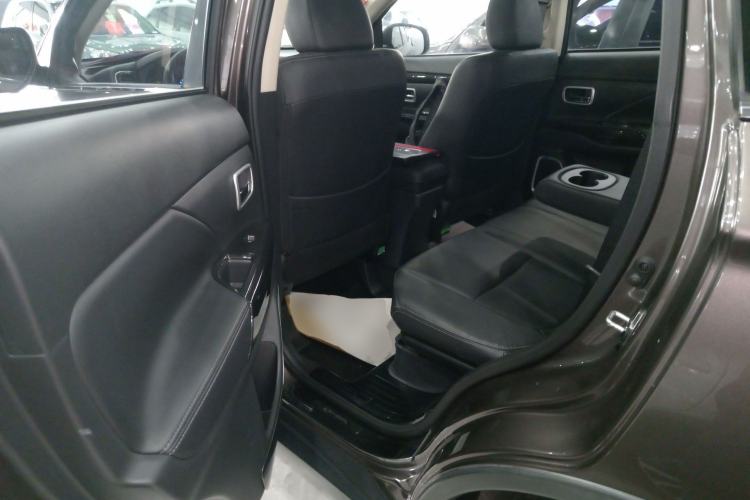 Used Mitsubishi Outlander 2018 2.4L 4x4 Elite Edition 5 Seats Left Rear Seat