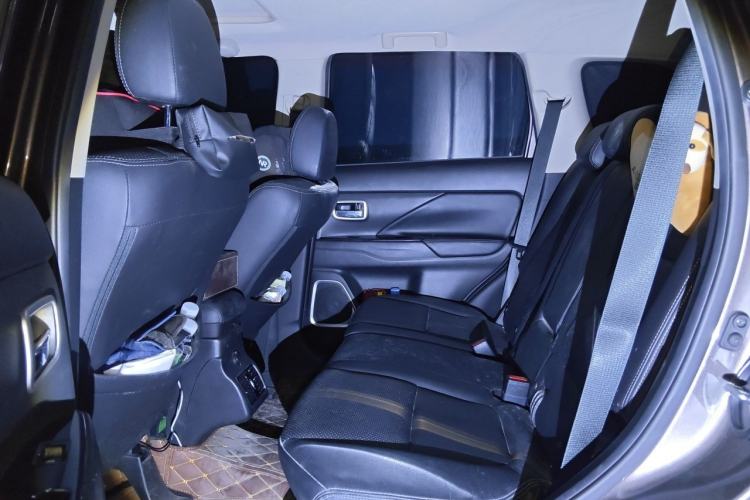Used Mitsubishi Outlander 2018 2.4L 4x4 Elite Edition 5 Seats Left Rear Seat
