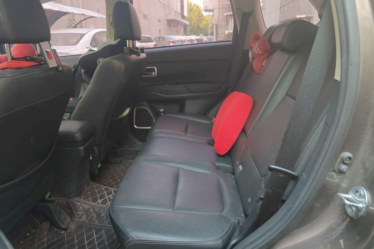 Used Mitsubishi Outlander 2018 2.0L Two-Wheel Drive Glory Edition 5 Seats Left Rear Seat