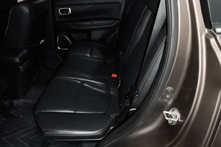Used Mitsubishi Outlander 2018 2.4L 4x4 Elite Edition 5 Seats Left Rear Seat