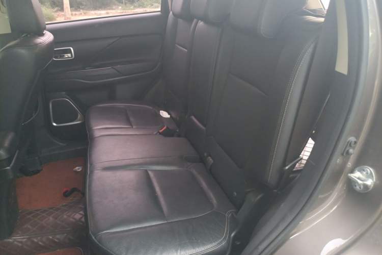 Used Mitsubishi Outlander 2018 2.4L 4x4 Elite Edition 5 Seats Left Rear Seat