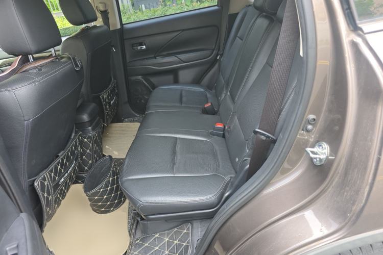 Used Mitsubishi Outlander 2018 2.4L 4x4 Prestige Edition 7 Seats Left Rear Seat