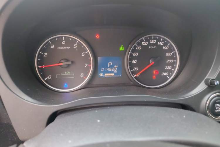 Used Mitsubishi Outlander 2018 2.0L Two-Wheel Drive Glory Edition 5 Seats Odometer Close Up