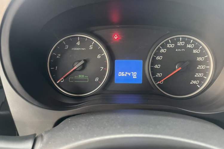 Used Mitsubishi Outlander 2018 2.0L Two-Wheel Drive Glory Edition 5 Seats Odometer Close Up