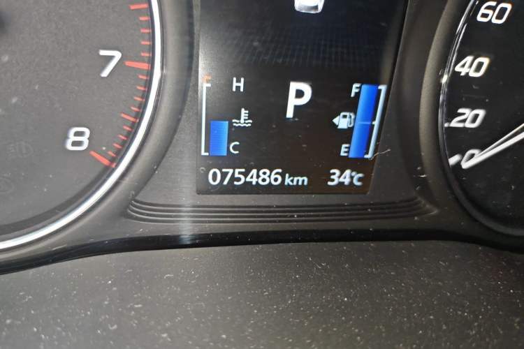 Used Mitsubishi Outlander 2018 2.4L 4x4 Elite Edition 5 Seats Odometer Close Up