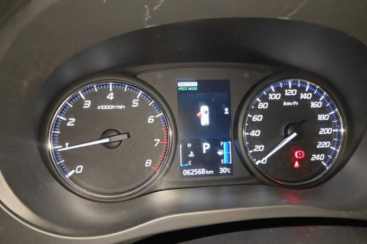 Used Mitsubishi Outlander 2018 2.4L 4x4 Elite Edition 5 Seats Odometer Close Up