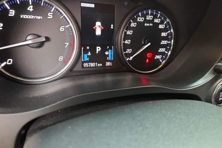 Used Mitsubishi Outlander 2018 2.4L 4x4 Elite Edition 5 Seats Odometer Close Up
