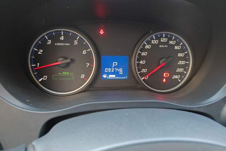 Used Mitsubishi Outlander 2018 2.0L Two-Wheel Drive Glory Edition 5 Seats Odometer Close Up