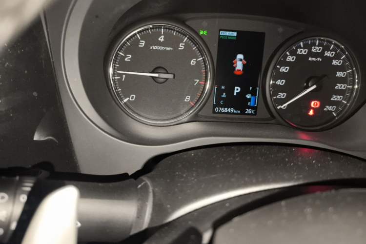 Used Mitsubishi Outlander 2018 2.4L 4x4 Elite Edition 5 Seats Odometer Close Up