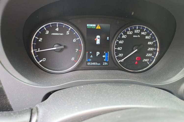 Used Mitsubishi Outlander 2018 2.4L 4x4 Prestige Edition 7 Seats Odometer Close Up