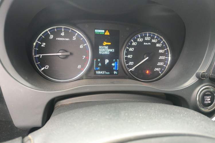 Used Mitsubishi Outlander 2018 2.4L 4x4 Luxury Edition 7-Seater Odometer Close Up