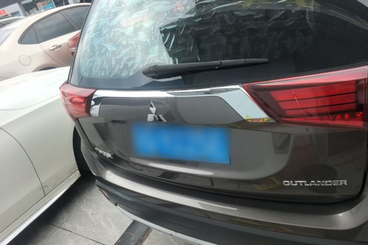 Used Mitsubishi Outlander 2018 2.0L Two-Wheel Drive Glory Edition 5 Seats Rear