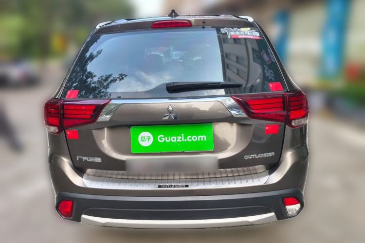 Used Mitsubishi Outlander 2018 2.0L Two-Wheel Drive Glory Edition 5 Seats Rear