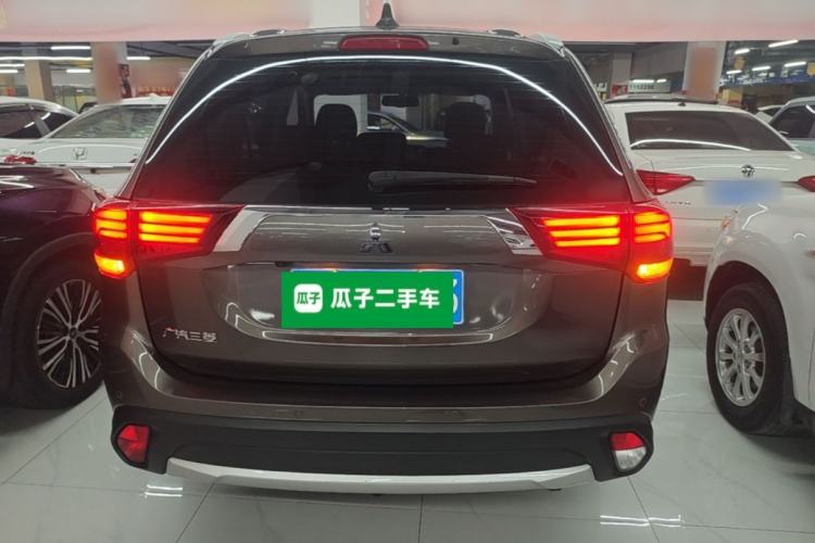Used Mitsubishi Outlander 2018 2.4L 4x4 Elite Edition 5 Seats Rear